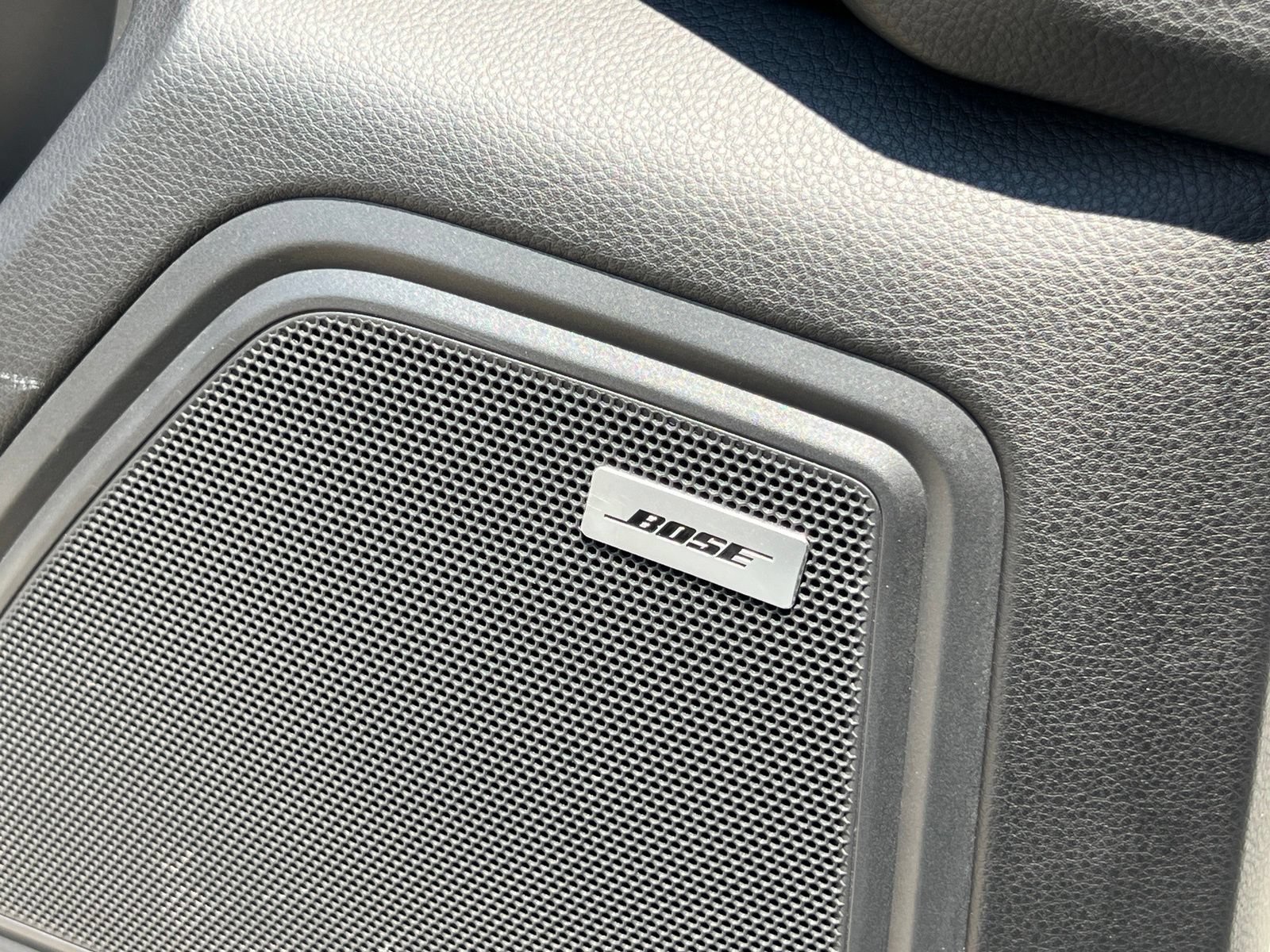 Certified 2015 Porsche Macan Turbo AWD/4WD image 34