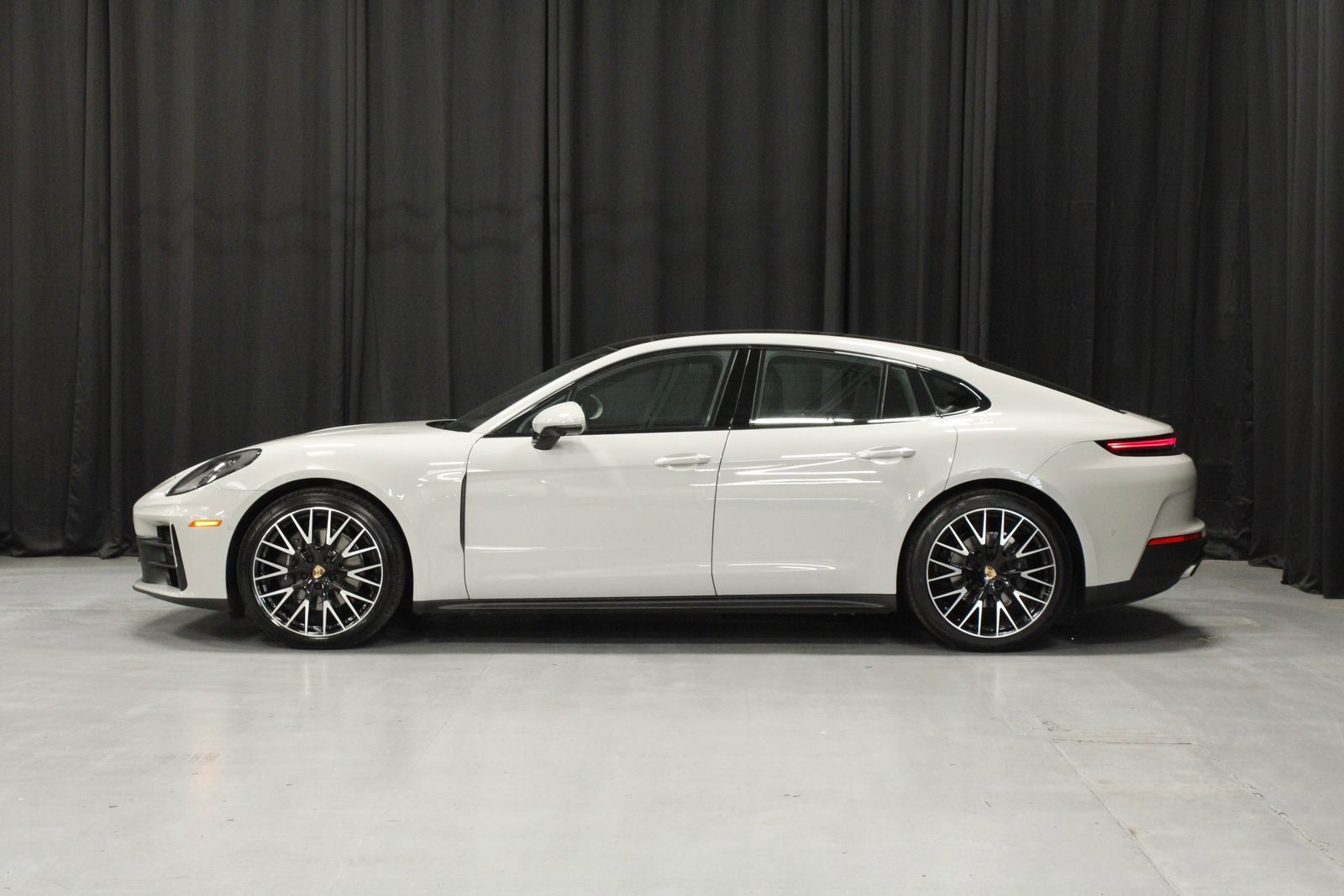 Certified 2025 Porsche Panamera 4 AWD/4WD image 2