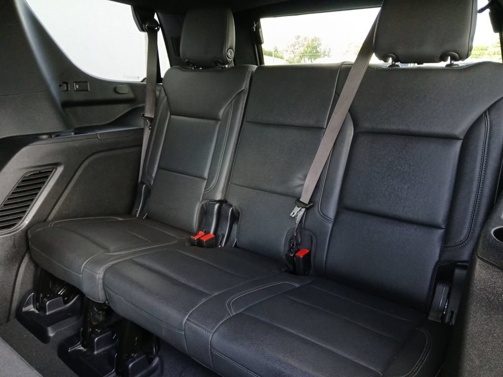 Used 2025 Chevrolet Tahoe LT RWD image 5