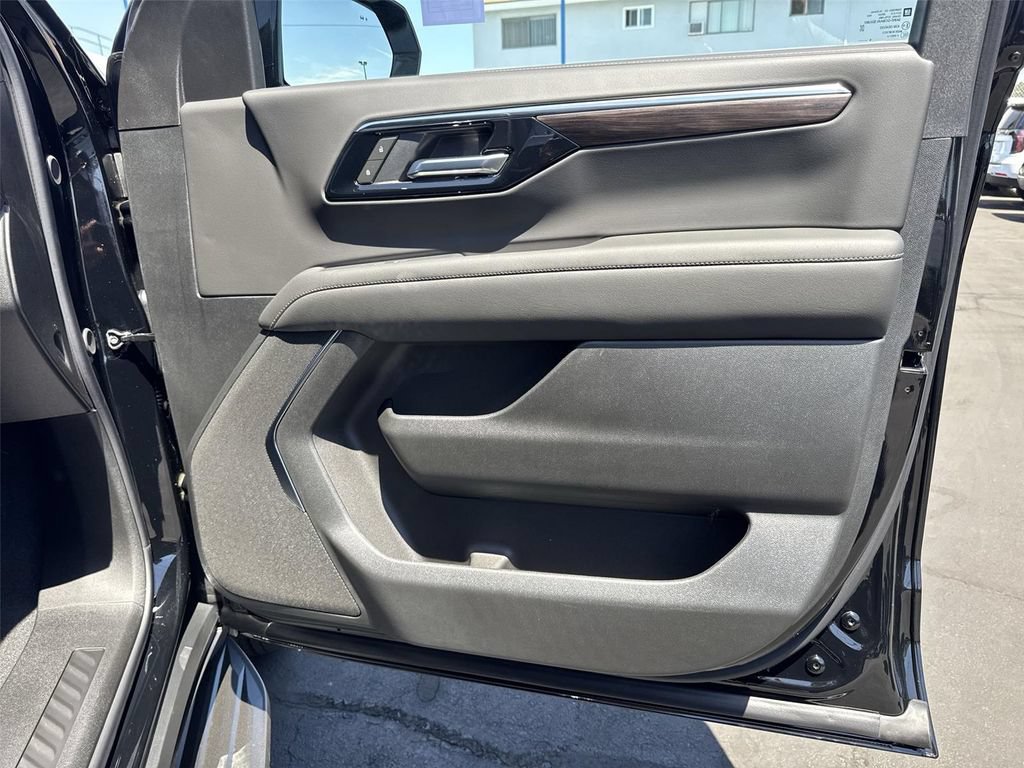 New 2026 Chevrolet Suburban LS RWD image 31