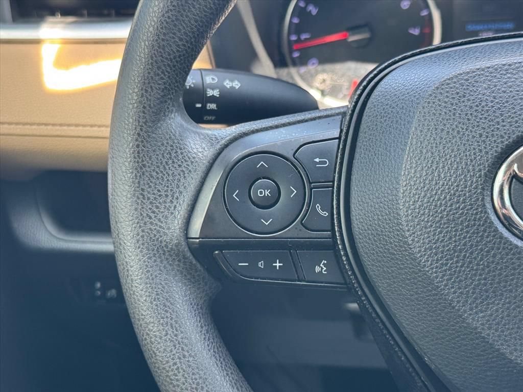 Used 2020 Toyota RAV4 LE FWD image 16