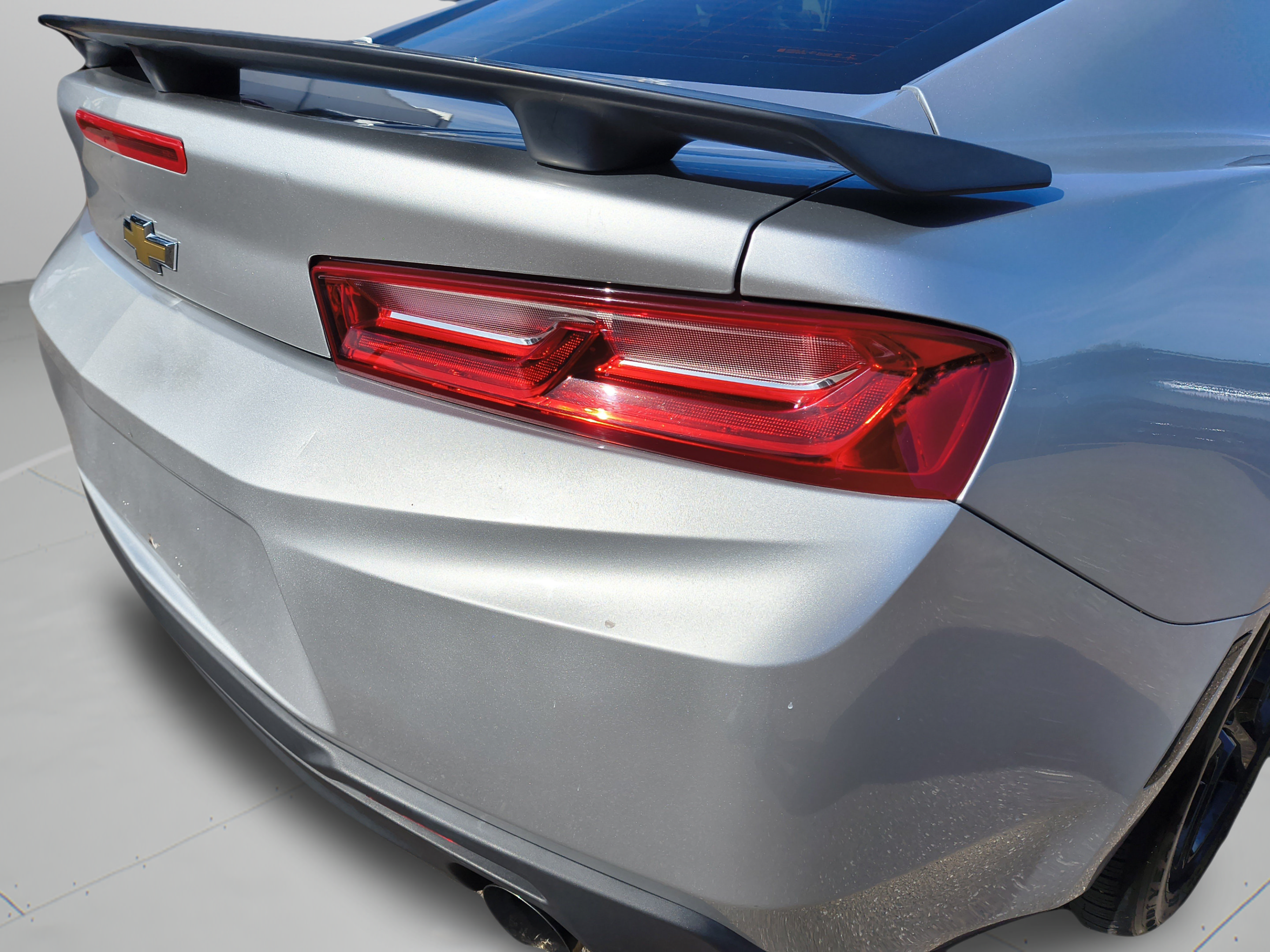 Used 2018 Chevrolet Camaro LT RWD image 31