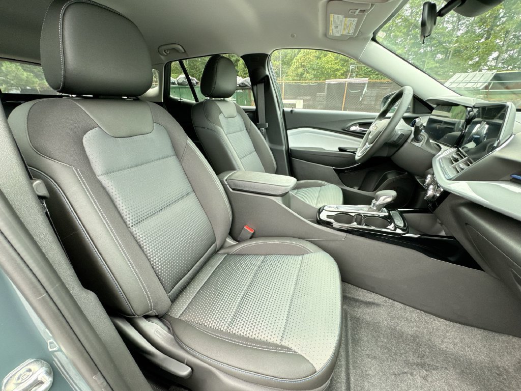 New 2026 Chevrolet Trax LT w/ LT Convenience Package FWD image 31
