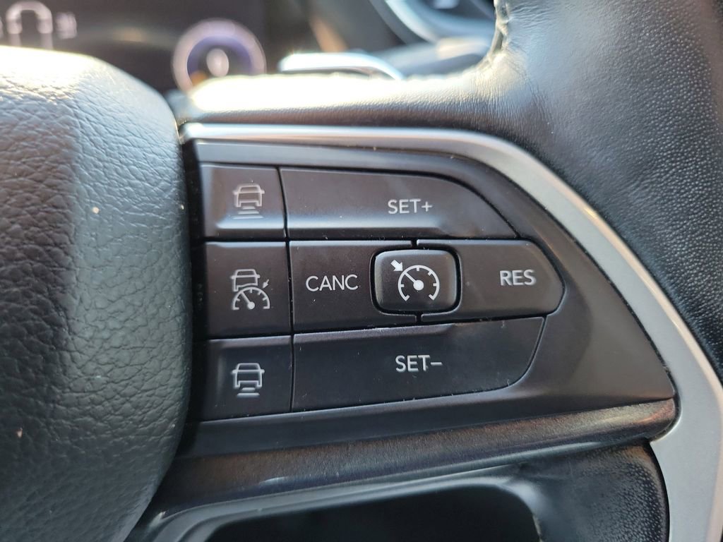 Used 2022 Jeep Grand Cherokee L Laredo image 25