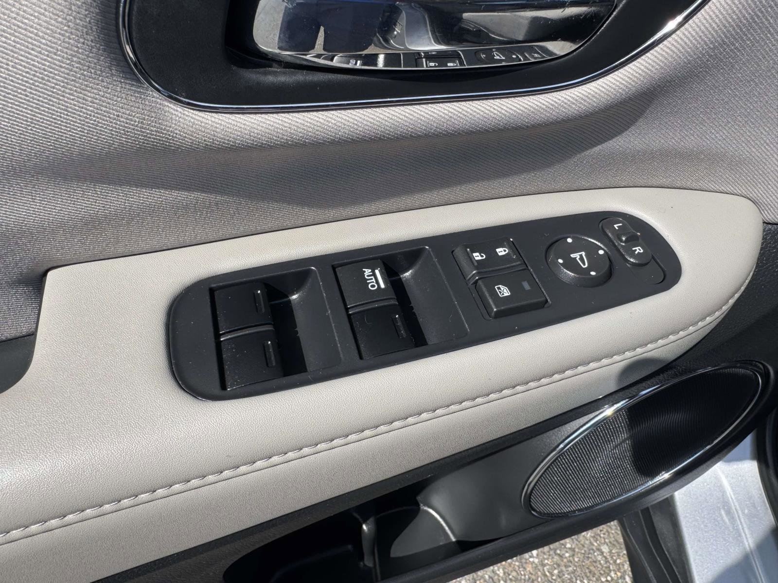 Used 2018 Honda HR-V EX image 18