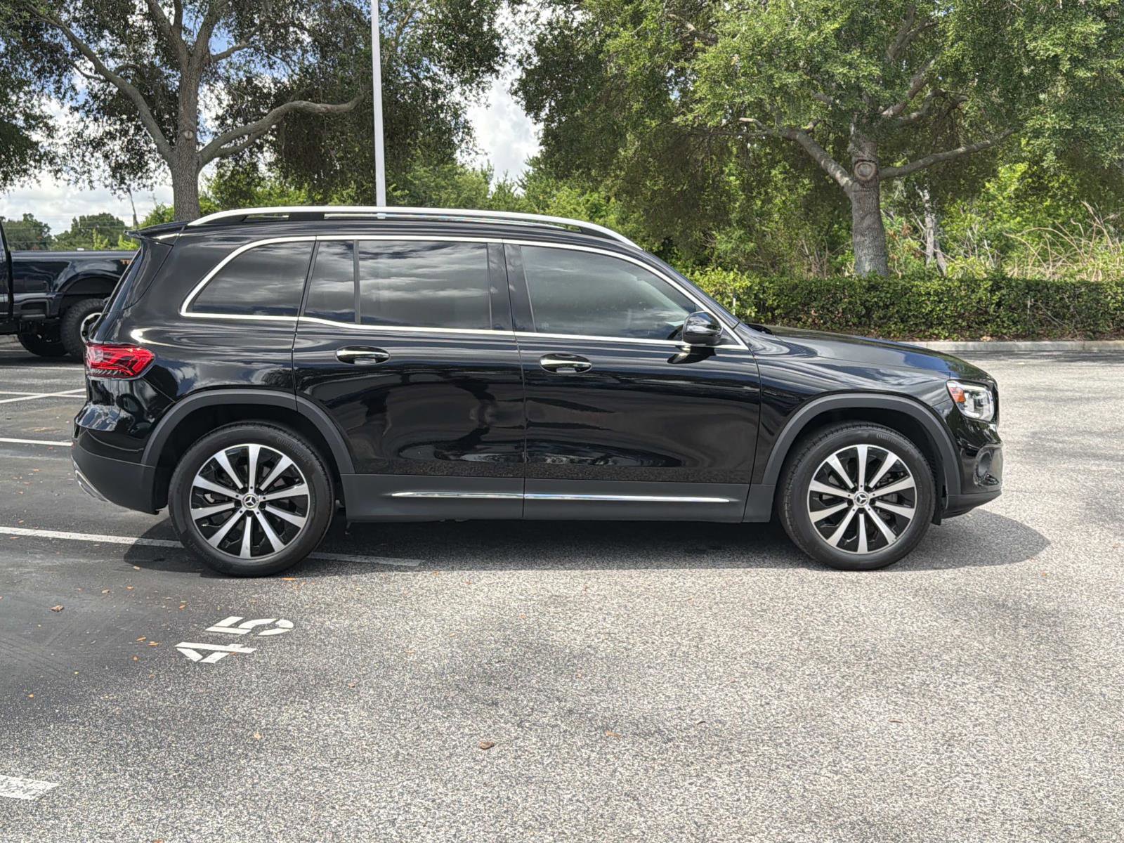 Used 2023 Mercedes-Benz GLB 250 image 3