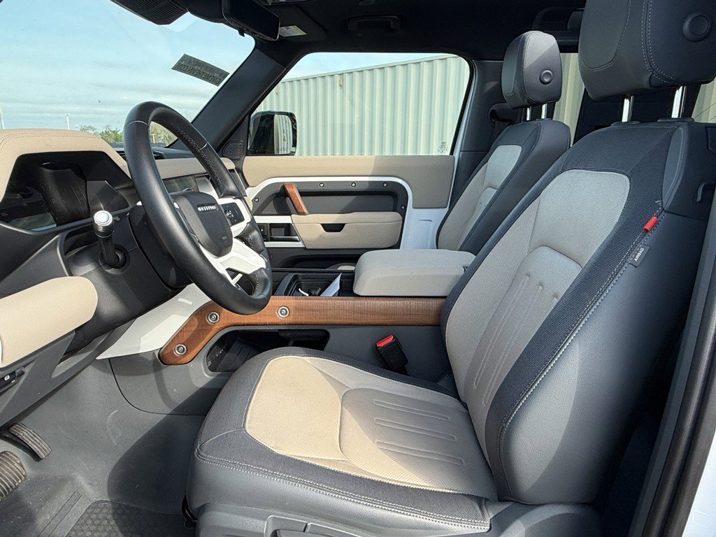 Used 2022 Land Rover Defender 90 X-Dynamic S image 5