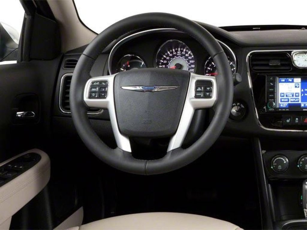 Used 2013 Chrysler 200 LX FWD image 4