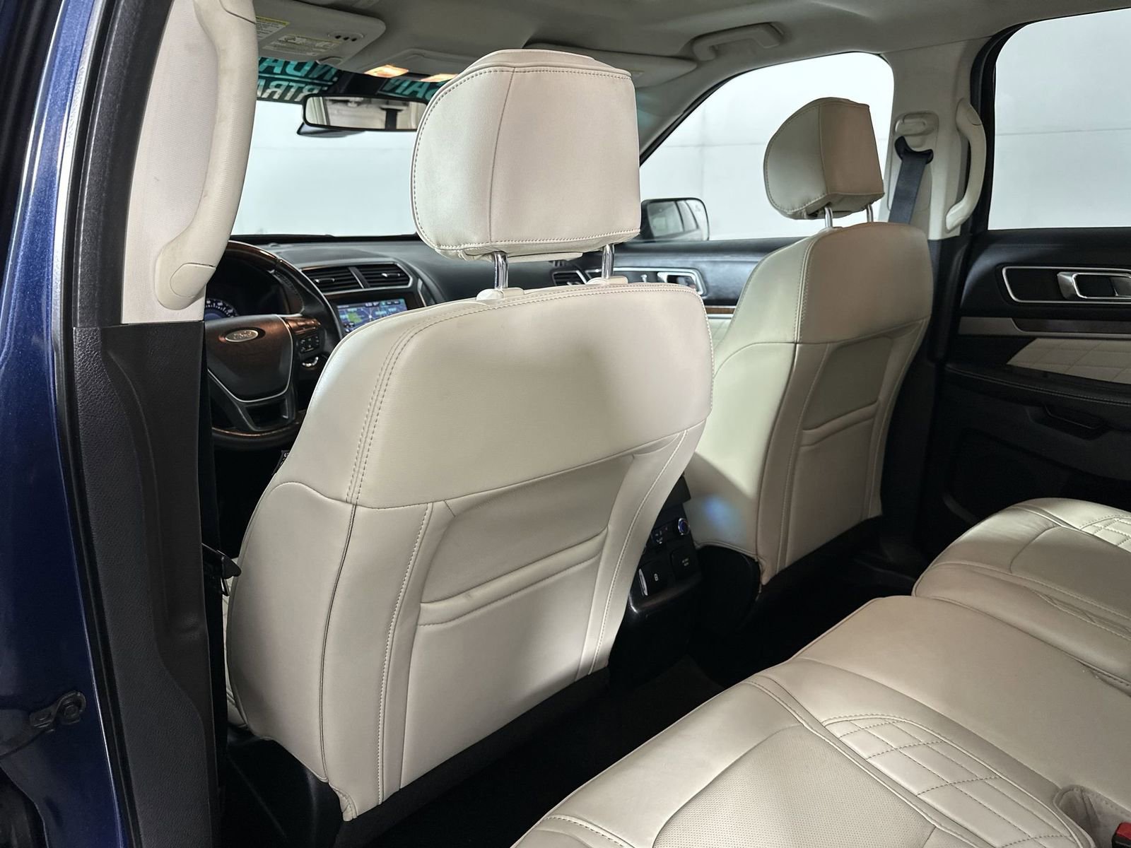 Used 2016 Ford Explorer Platinum image 28