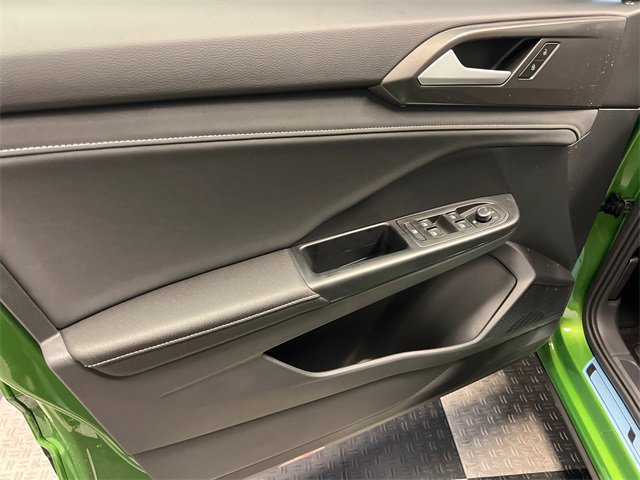 New 2026 Volkswagen Taos SE image 7