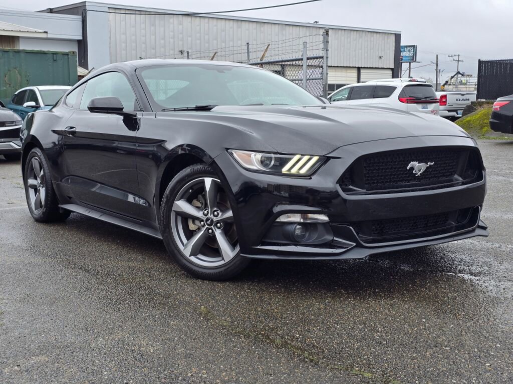 Used 2017 Ford Mustang EcoBoost image 3