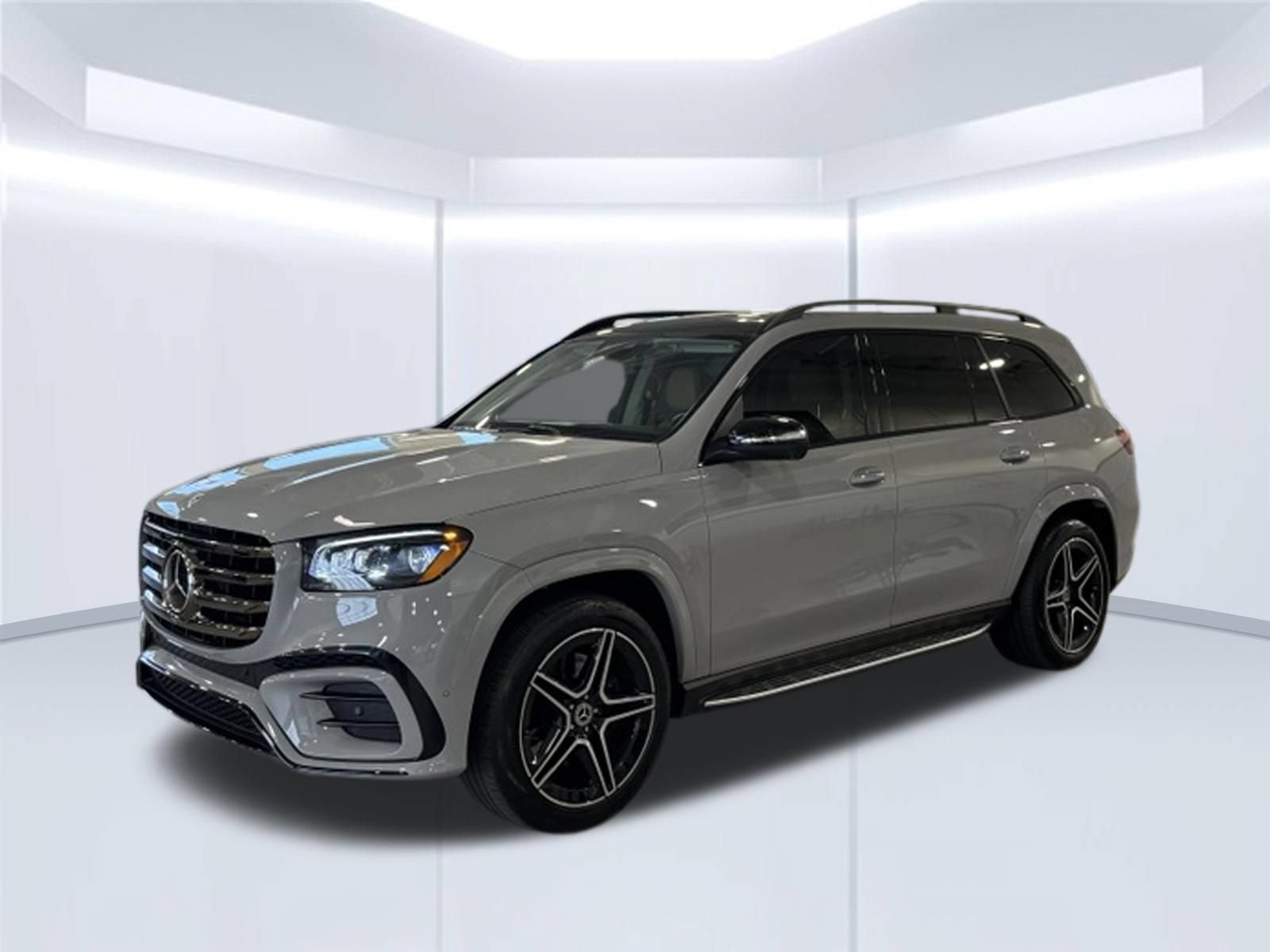 Used 2024 Mercedes-Benz GLS 450 4MATIC image 2