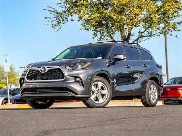 Used 2025 Toyota Highlander LE image 1