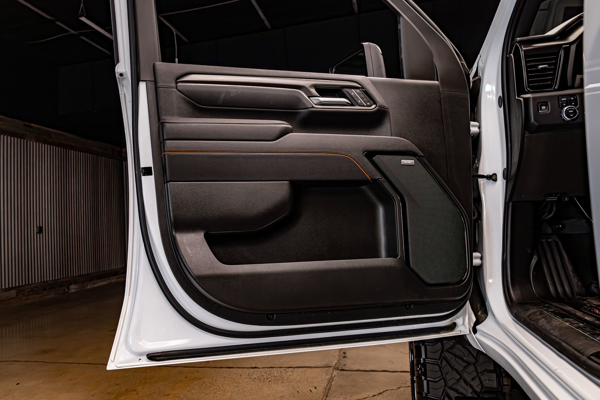 Used 2025 GMC Sierra 3500 AT4 w/ AT4 Premium Plus Package image 30