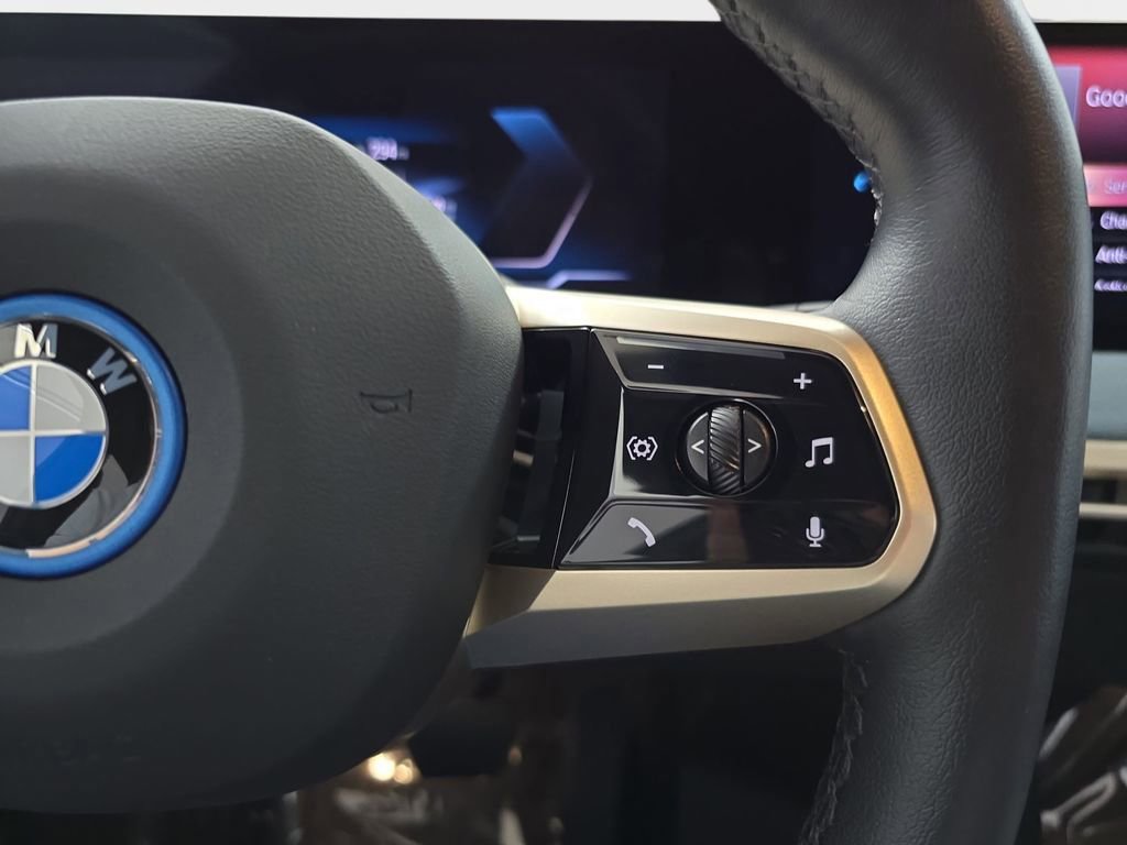 Used 2023 BMW iX xDrive50 w/ Premium Package image 21