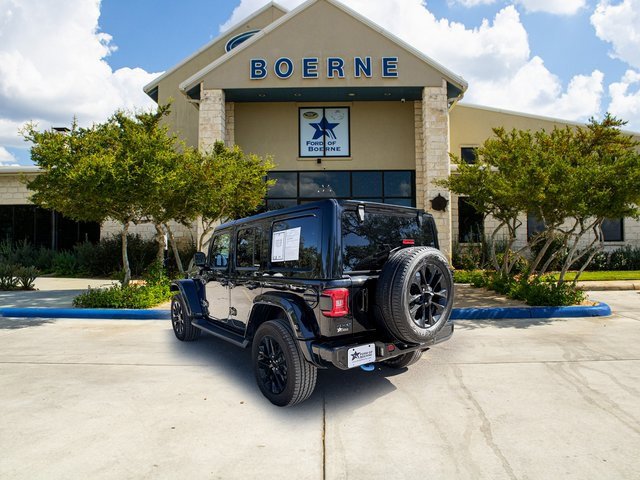 Used 2021 Jeep Wrangler Unlimited Sahara image 3