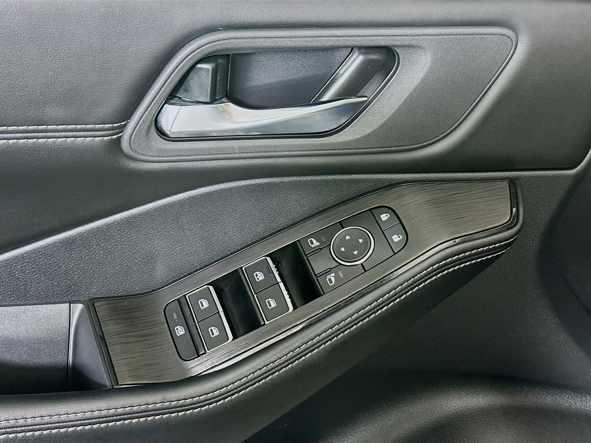 Used 2024 Nissan Rogue SL AWD/4WD image 14