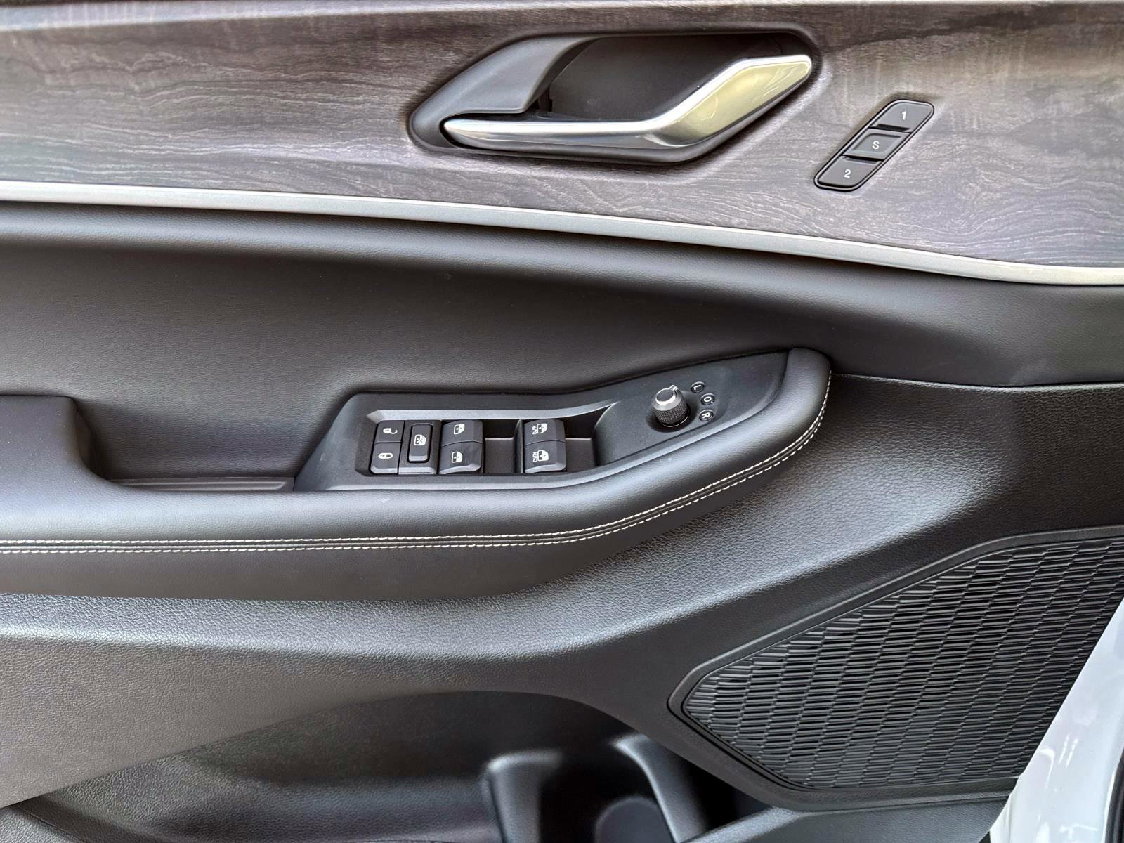 New 2025 Jeep Grand Cherokee Limited image 8