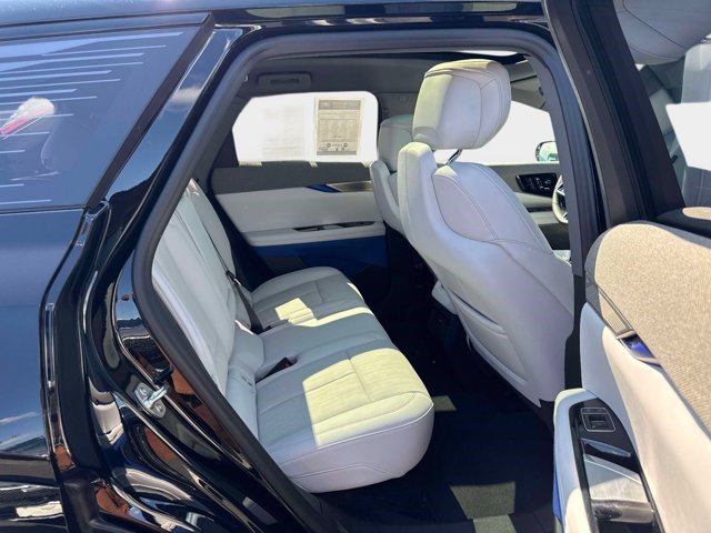 Certified 2025 Cadillac Optiq Sport 2 AWD/4WD image 15