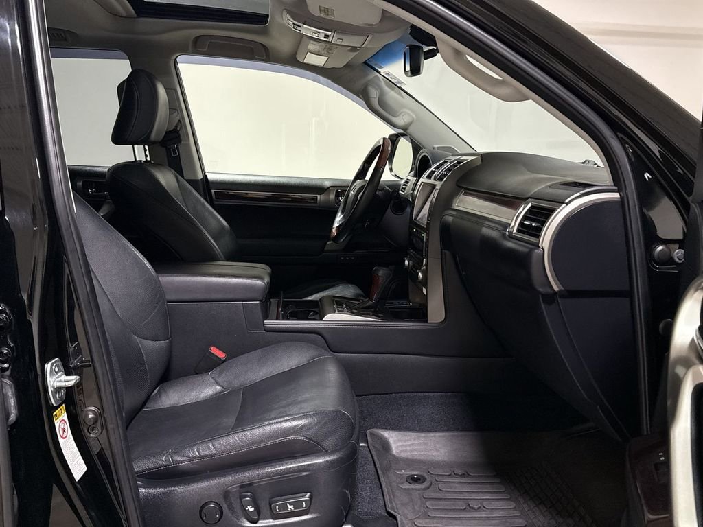 Used 2014 Lexus GX 460 w/ Premium Package image 23