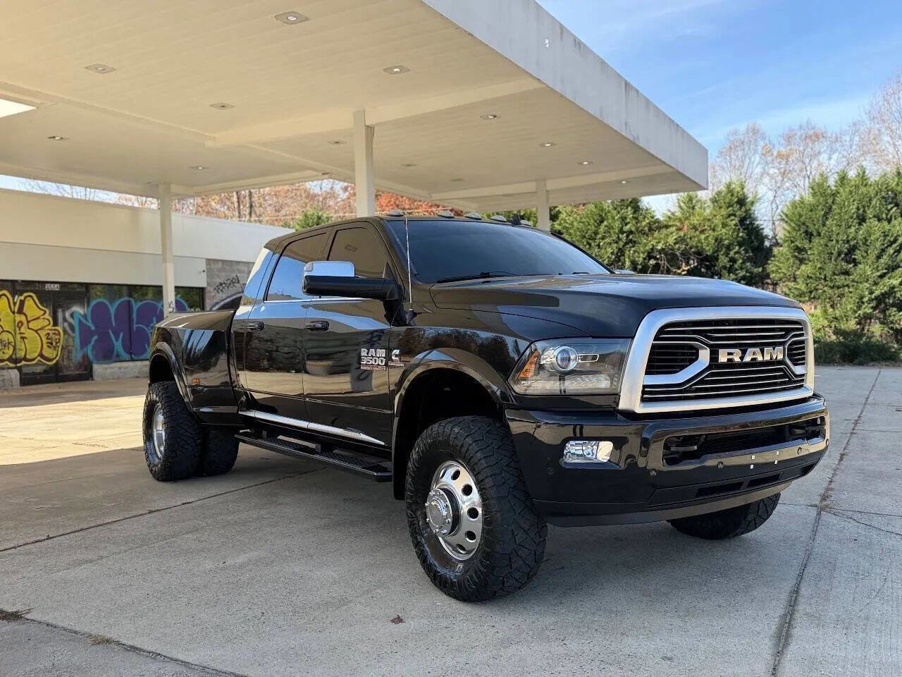 Used 2018 RAM 3500 Laramie Longhorn image 1