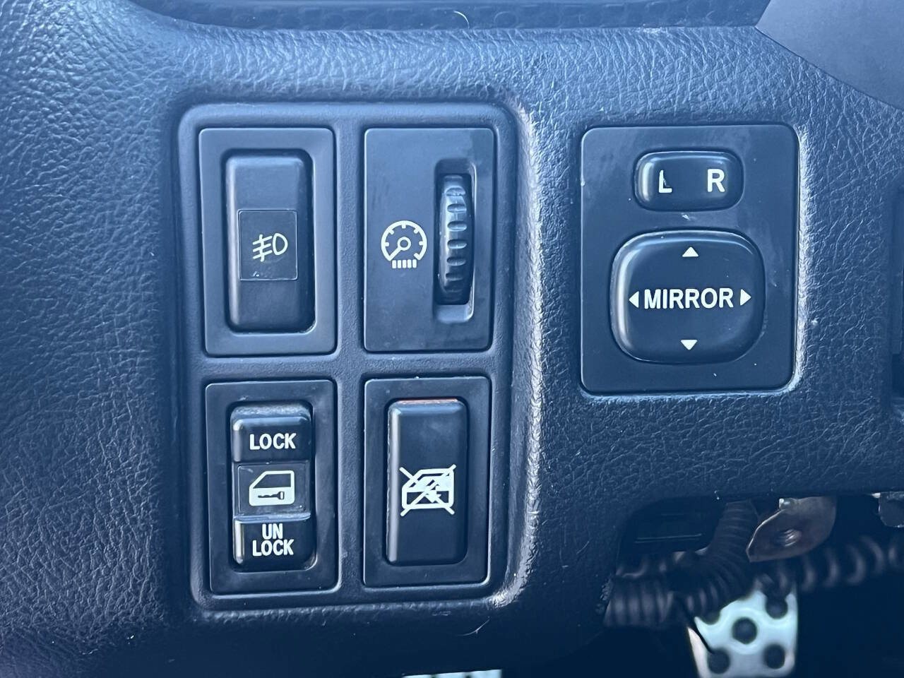 Used 2003 Toyota MR2 Base 2dr Convertible image 33