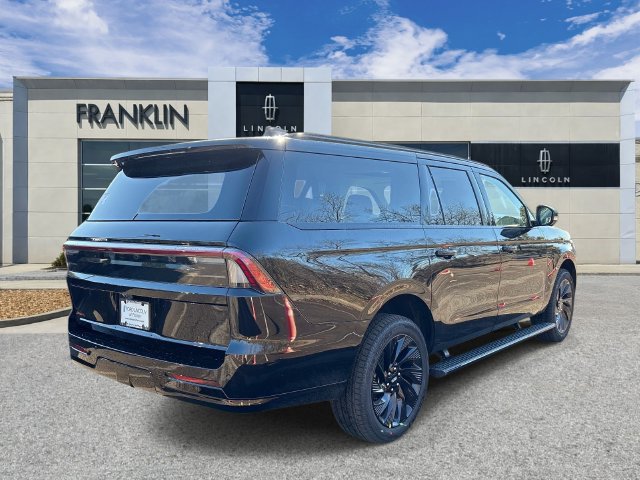New 2026 Lincoln Navigator L Reserve w/ Jet Appearance Package AWD/4WD image 7