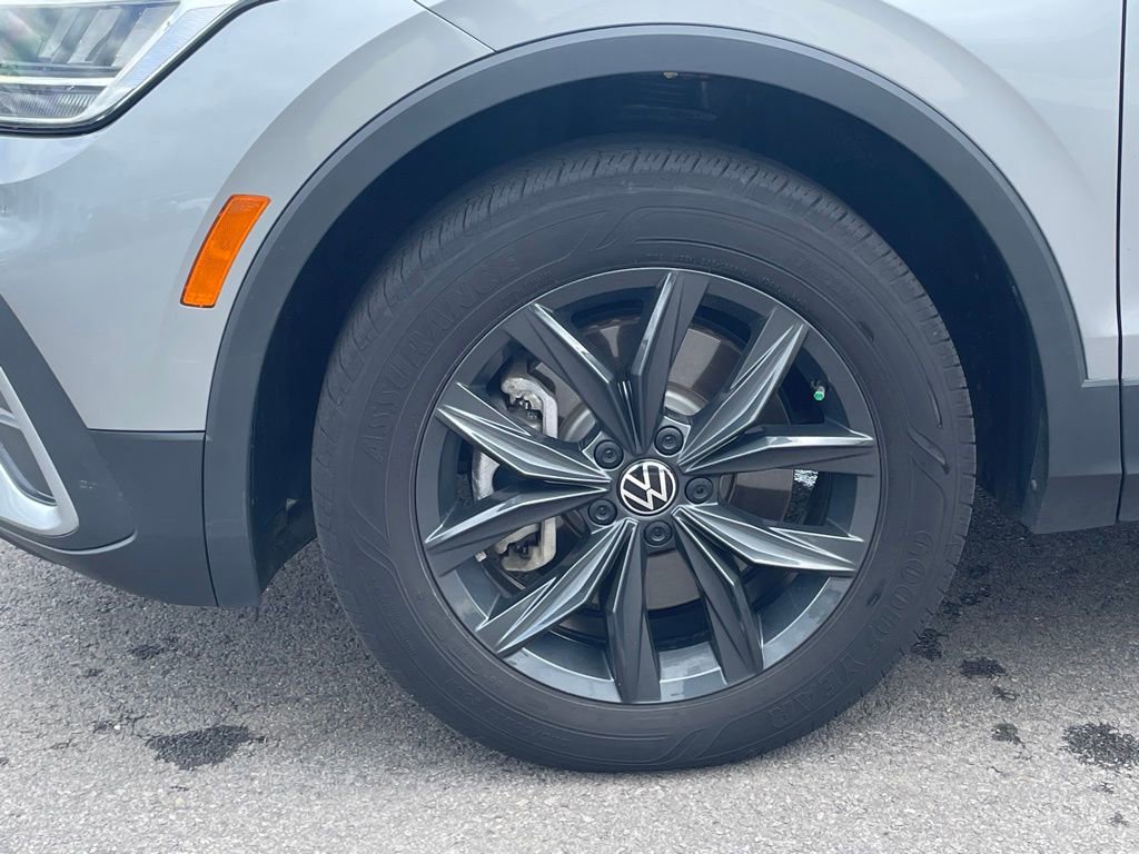 Used 2024 Volkswagen Tiguan SE w/ MDO Package, Two-Row AWD/4WD image 31