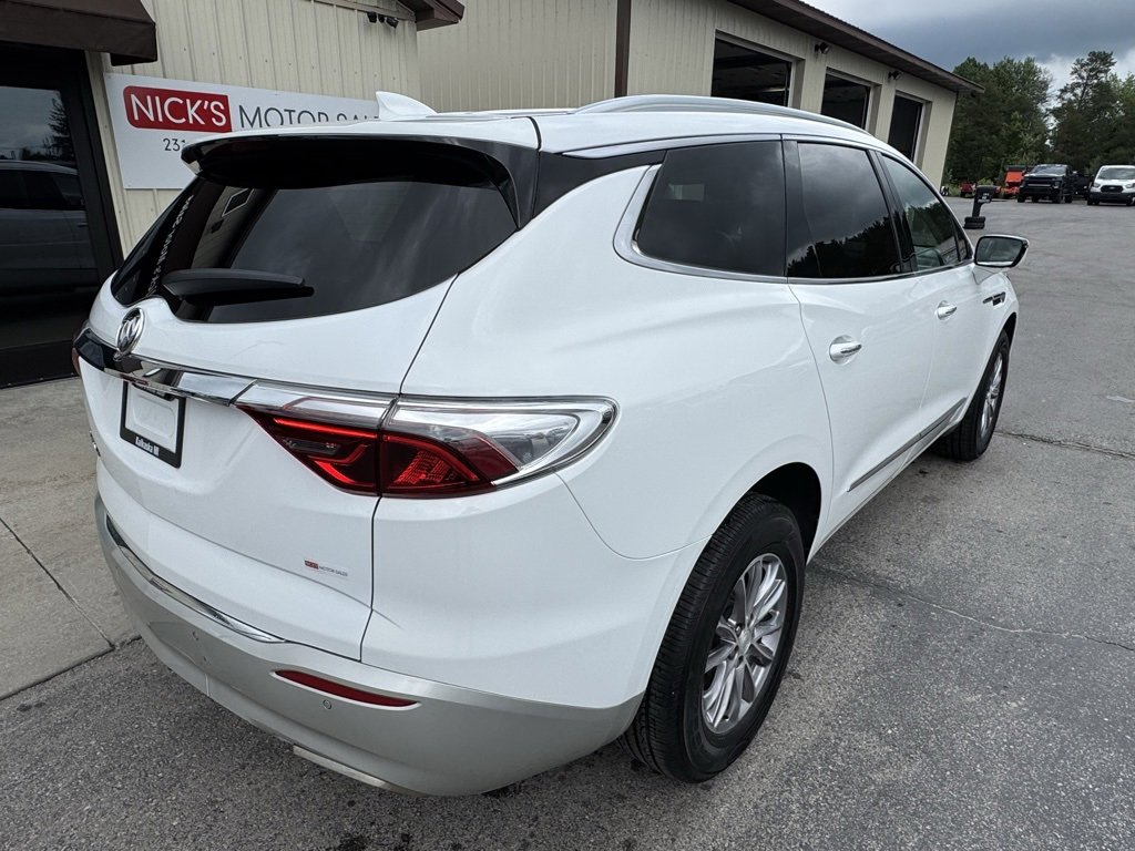 Used 2022 Buick Enclave Essence image 3