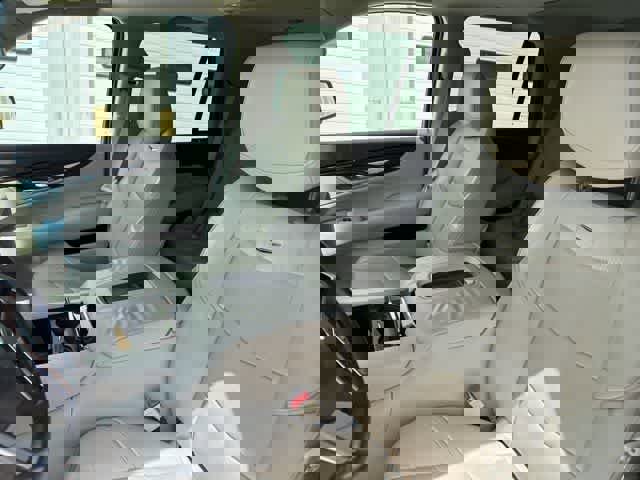 Used 2015 Cadillac Escalade Luxury AWD/4WD image 3