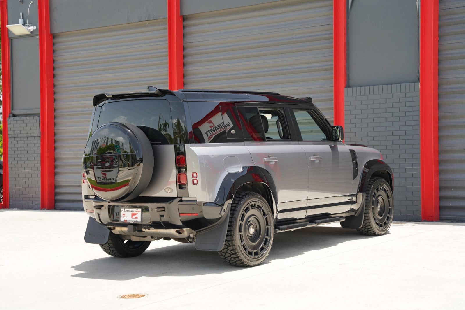 Used 2023 Land Rover Defender 110 X-Dynamic SE AWD/4WD image 13