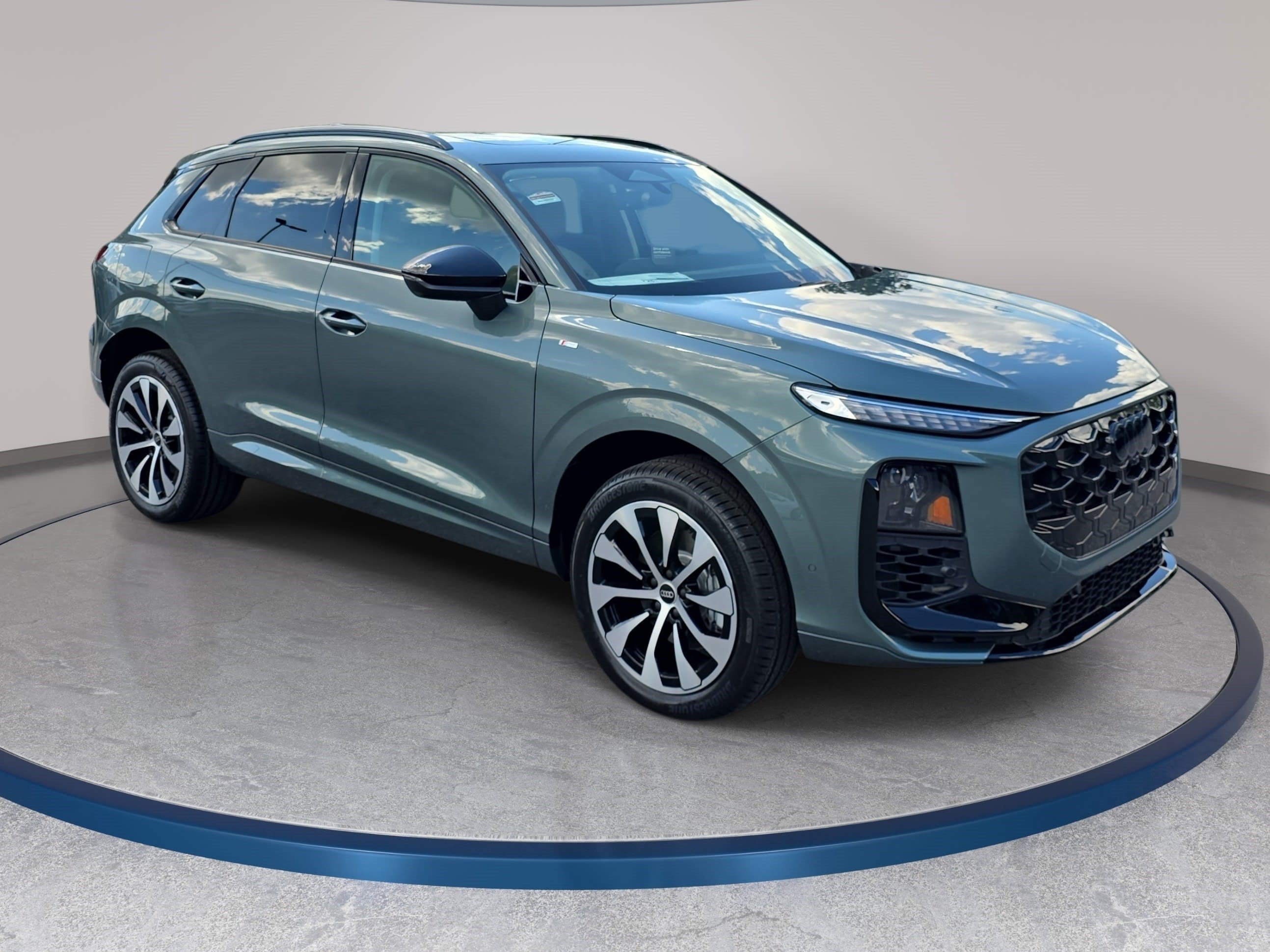 New 2026 Audi Q3 quattro 2.0T AWD/4WD image 3