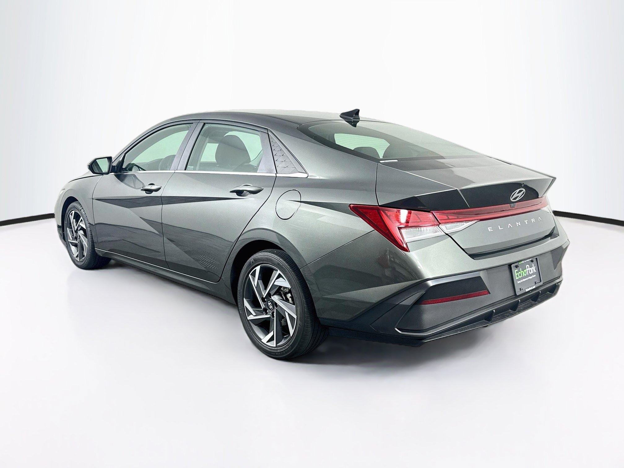 Used 2024 Hyundai Elantra SEL w/ Convenience Package FWD image 5