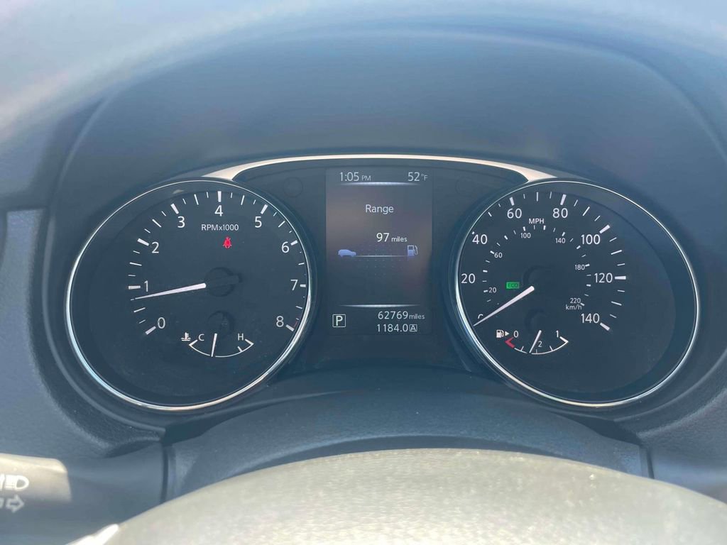 Used 2015 Nissan Rogue SV w/ SV Moonroof Package image 27