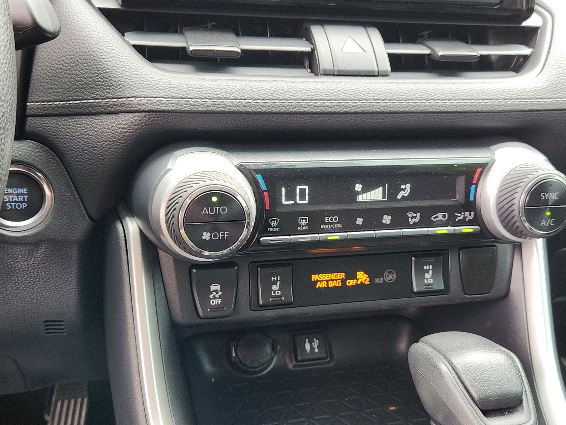 Used 2019 Toyota RAV4 XLE w/ Convenience Package AWD/4WD image 16
