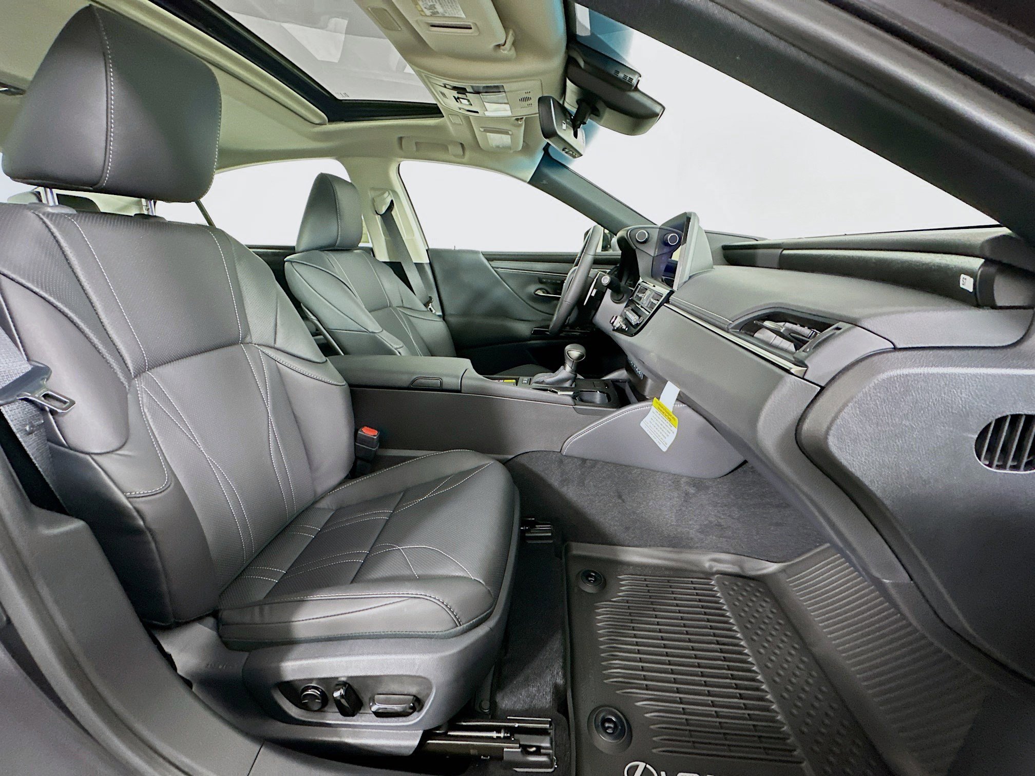 New 2025 Lexus ES 300h w/ Luxury Package image 32