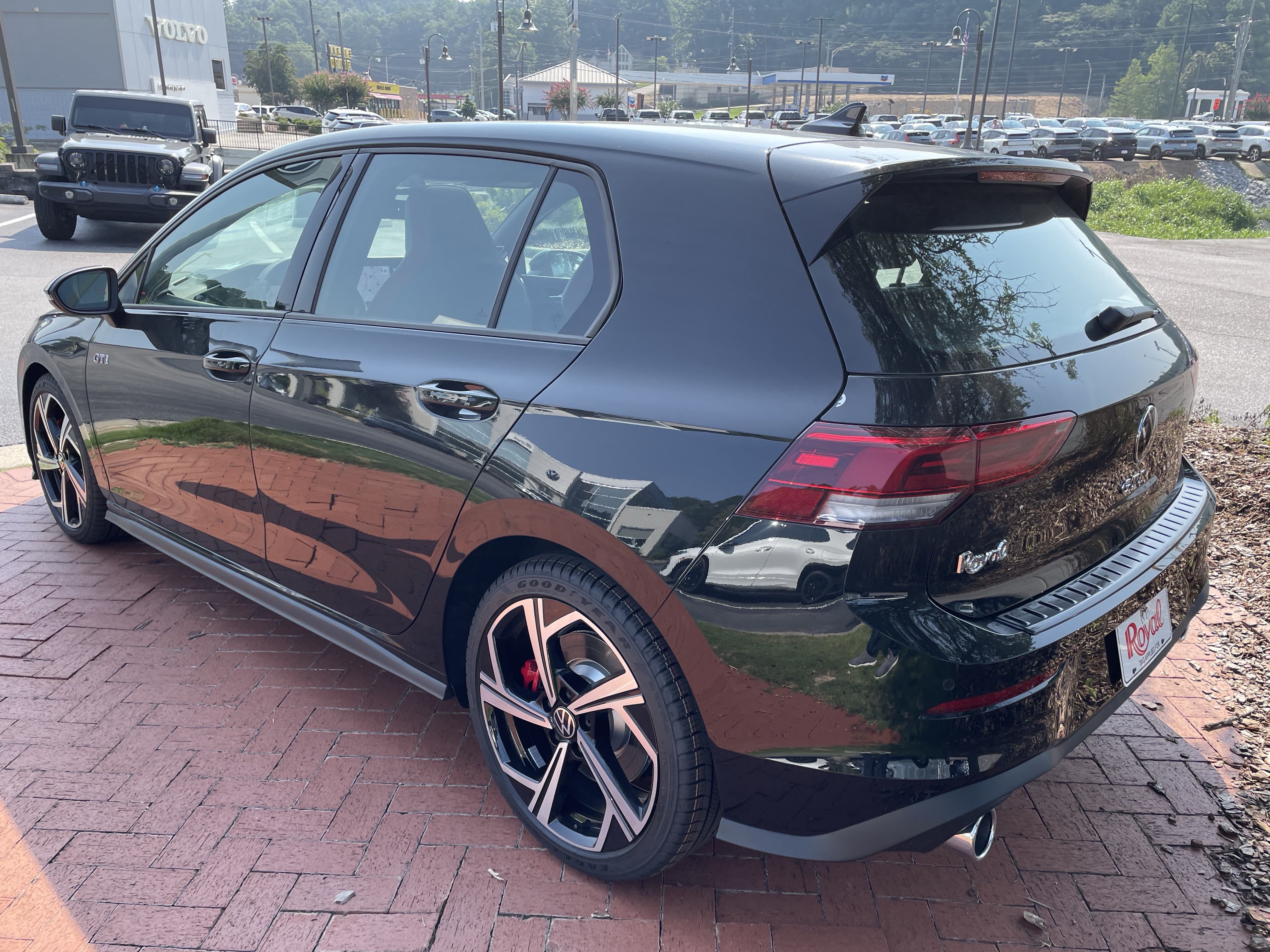 New 2026 Volkswagen GTI SE FWD image 6