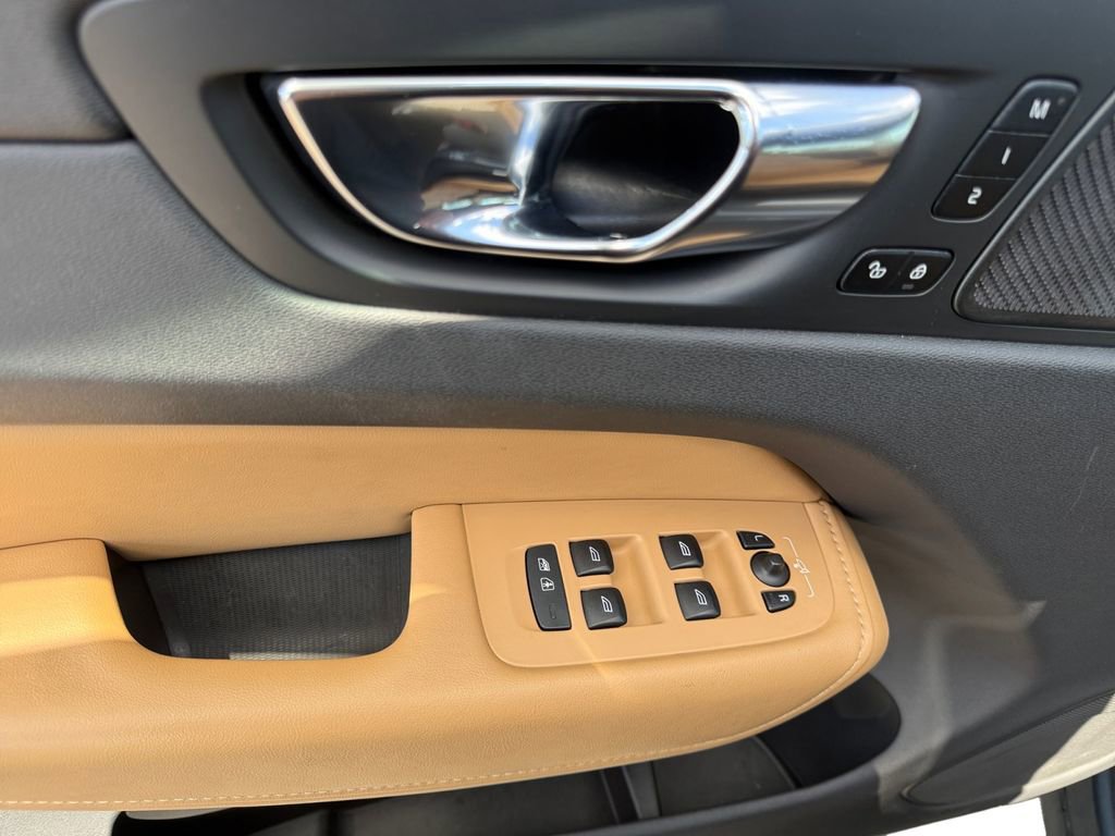 Used 2022 Volvo XC60 B5 Inscription w/ Advanced Package image 11