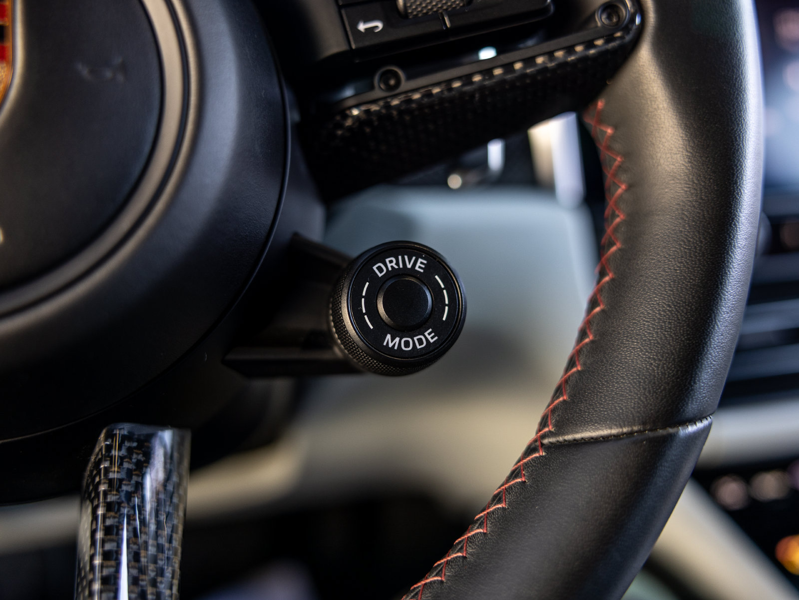 Certified 2024 Porsche Macan GTS AWD/4WD image 34