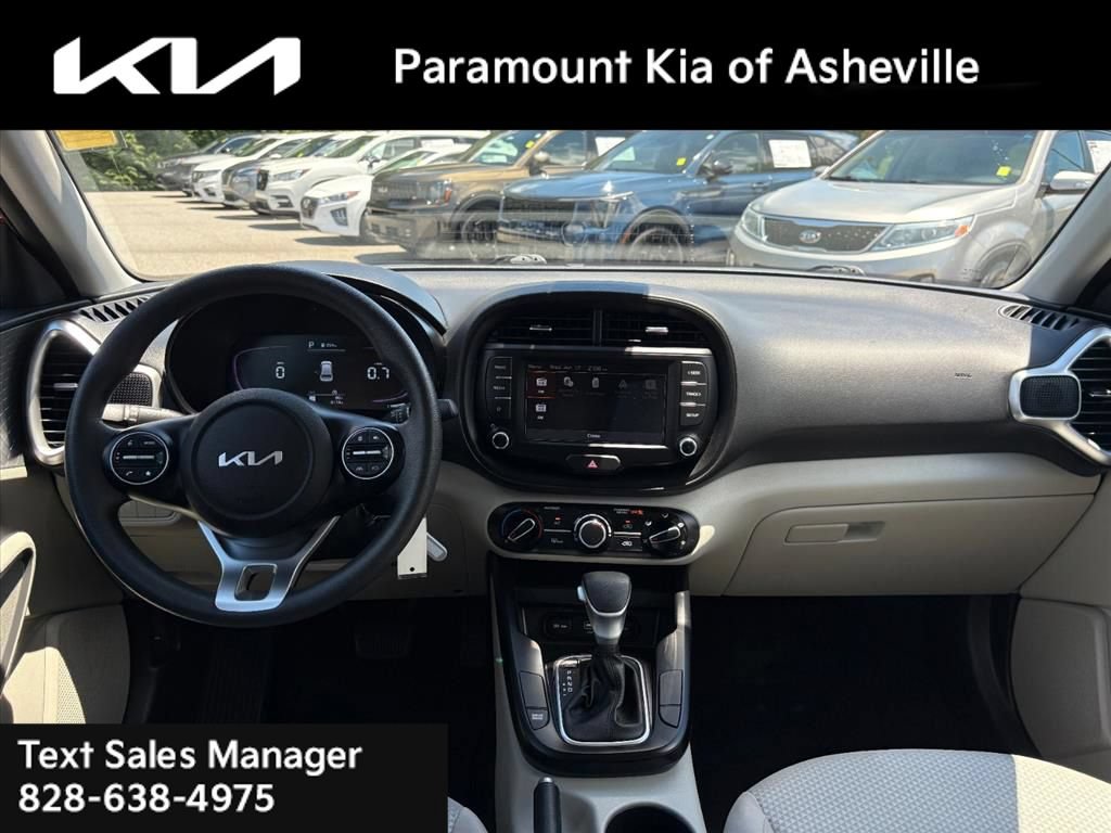 Certified 2023 Kia Soul LX w/ LX Technology Package FWD image 8