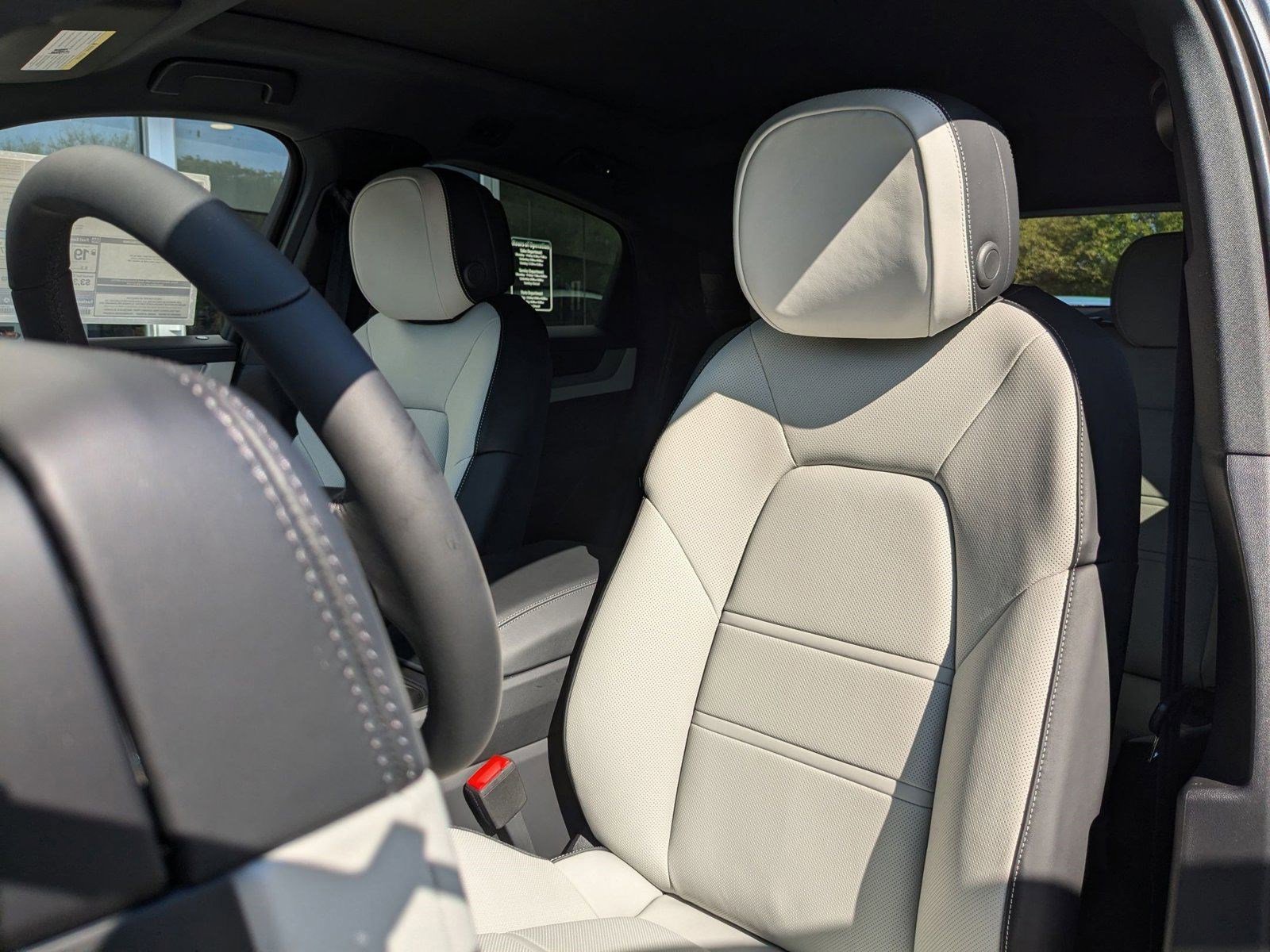 Certified 2025 Porsche Cayenne Coupe image 5