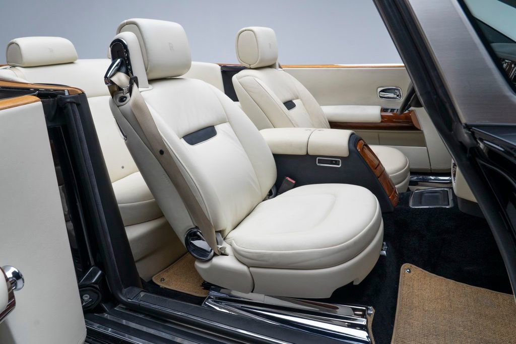 Used 2010 Rolls-Royce Phantom Drophead Coupe image 36