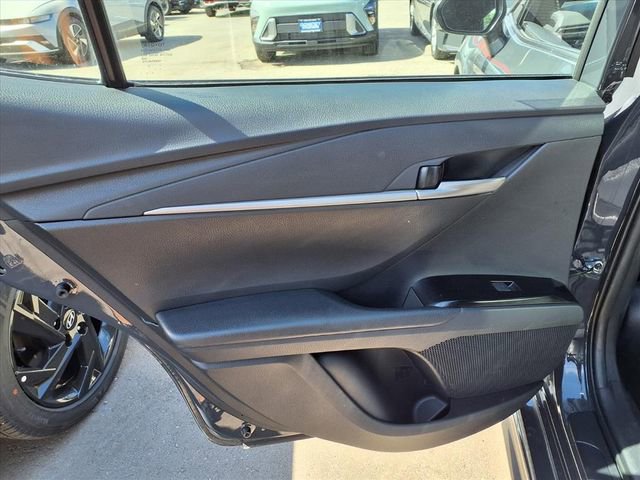 Used 2025 Toyota Camry SE image 8