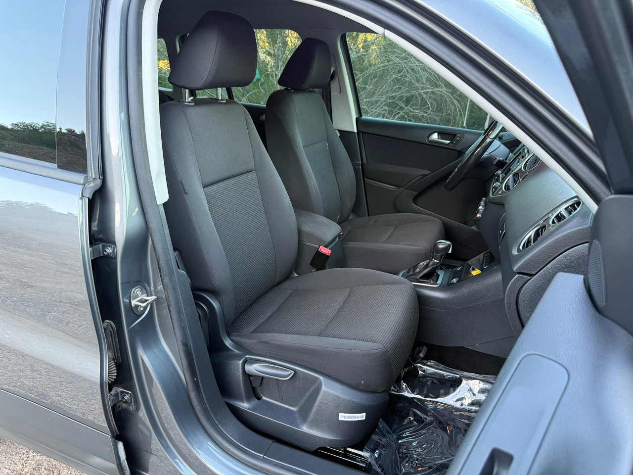 Used 2017 Volkswagen Tiguan Limited w/ Premium Package image 20