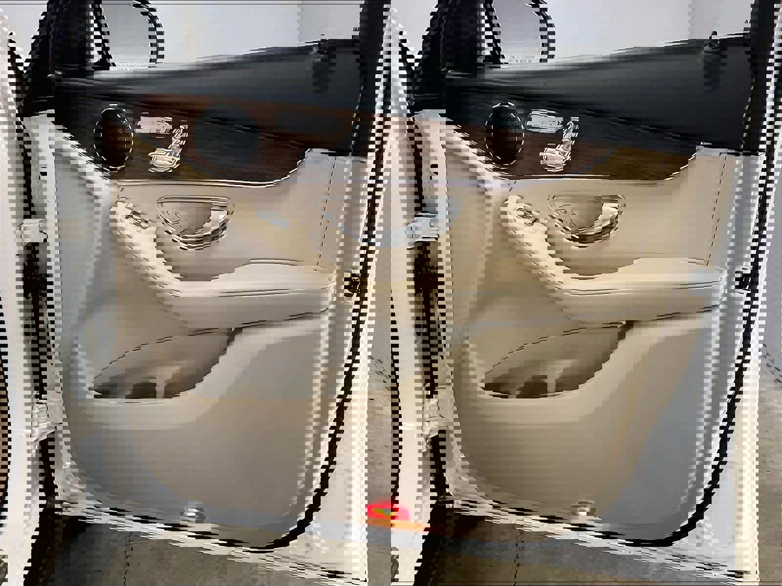 Used 2022 Mercedes-Benz GLC 300 4MATIC image 25