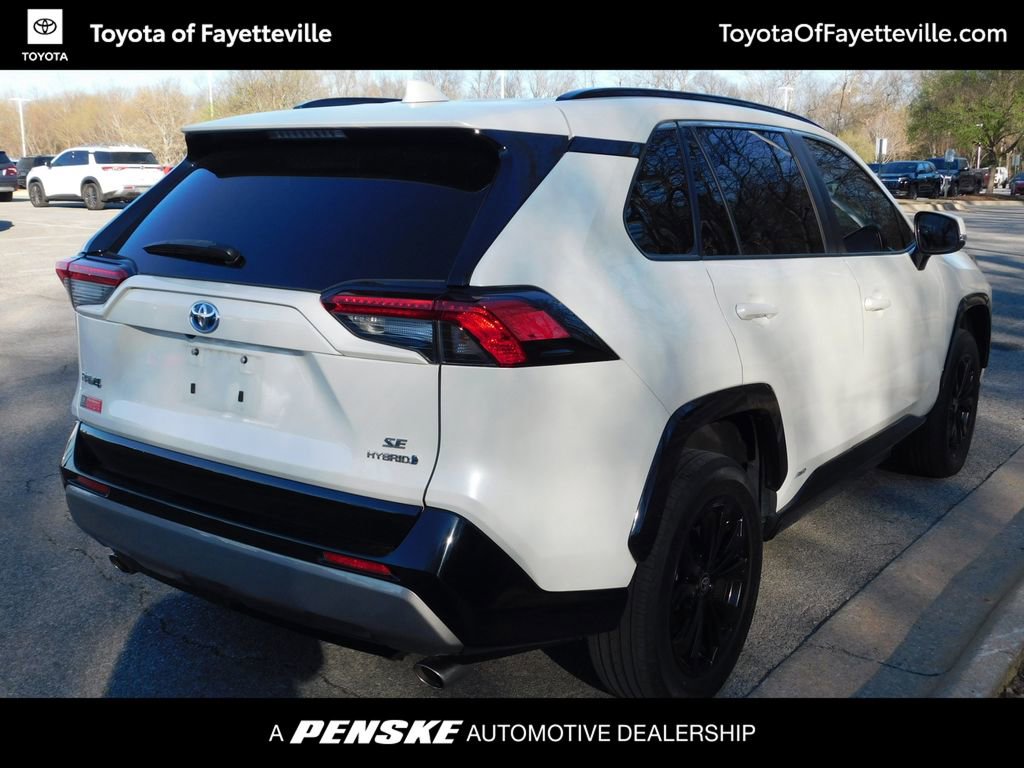 Used 2022 Toyota RAV4 SE image 4