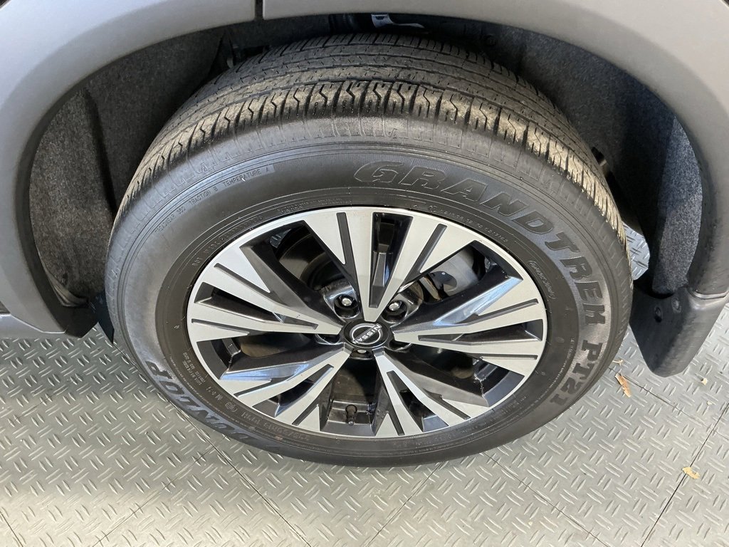 Used 2023 Nissan Rogue SV image 34