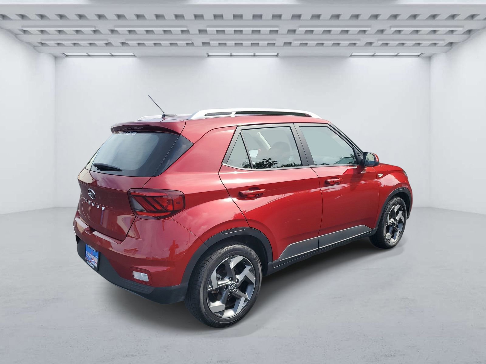 Used 2025 Hyundai Venue SEL FWD image 4