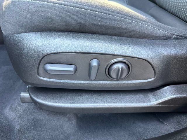 Used 2023 Chevrolet Traverse LT w/ Rear Camera Mirror Package AWD/4WD image 11