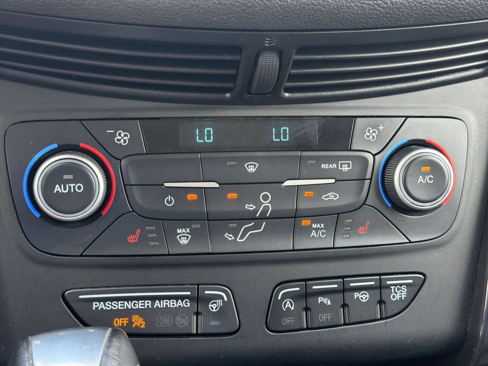Used 2019 Ford Escape Titanium AWD/4WD image 26